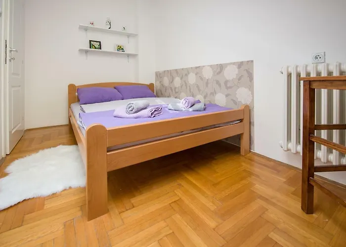 Stella Modern Apartment